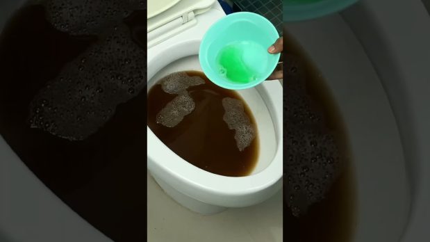 Cómo desatascar el desagüe de bañera con tapón de cal y jabón sólido en Las Palmas